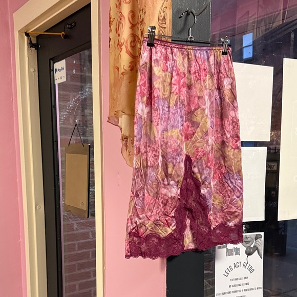 Vintage Floral Slip/Midi Skirt with Lace Trim - Picture 3 of 4